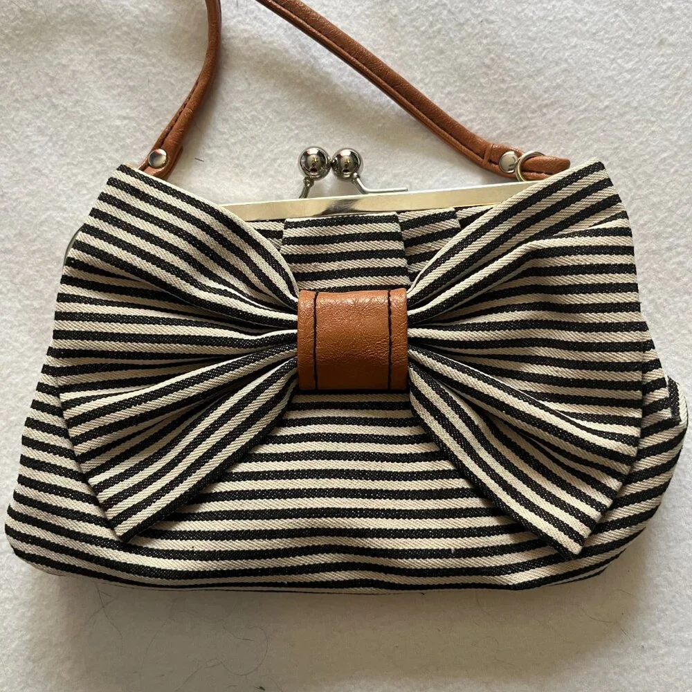 American Eagle Crossbody Purse 8 ½ x 6 - Picture 3 of 8